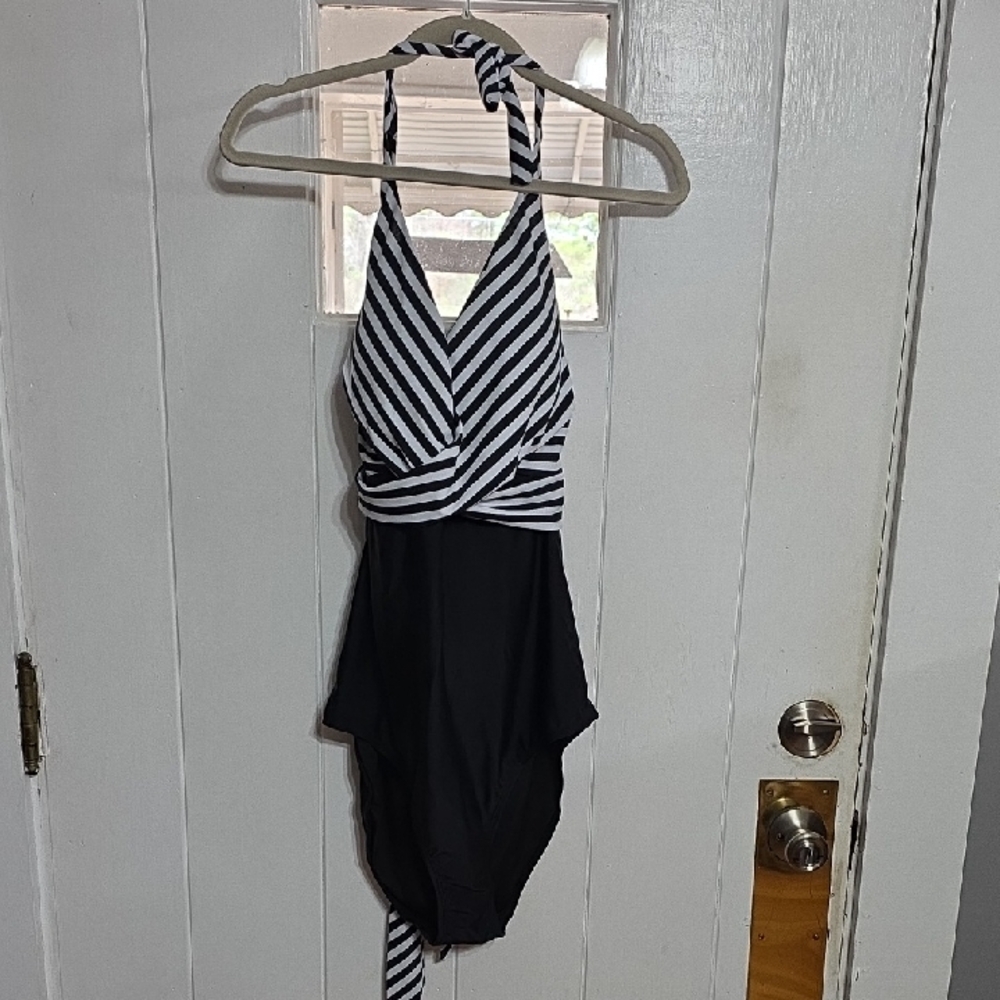 NWT Meet.Curve Women's Swimsuit Black/White Striped Halter Bra Sz 3XL